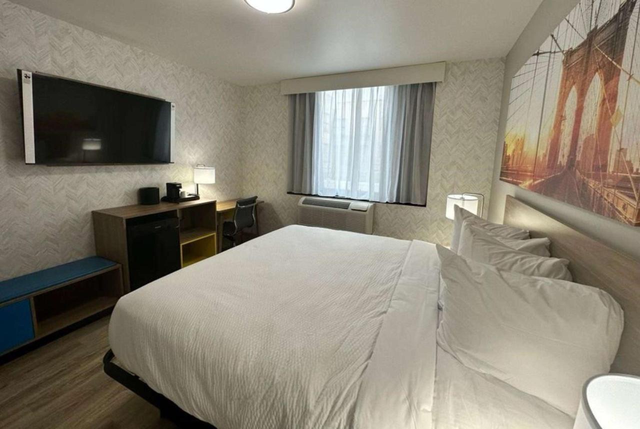 Days Inn By Wyndham Brooklyn Eastern Parkway Нью-Йорк Экстерьер фото