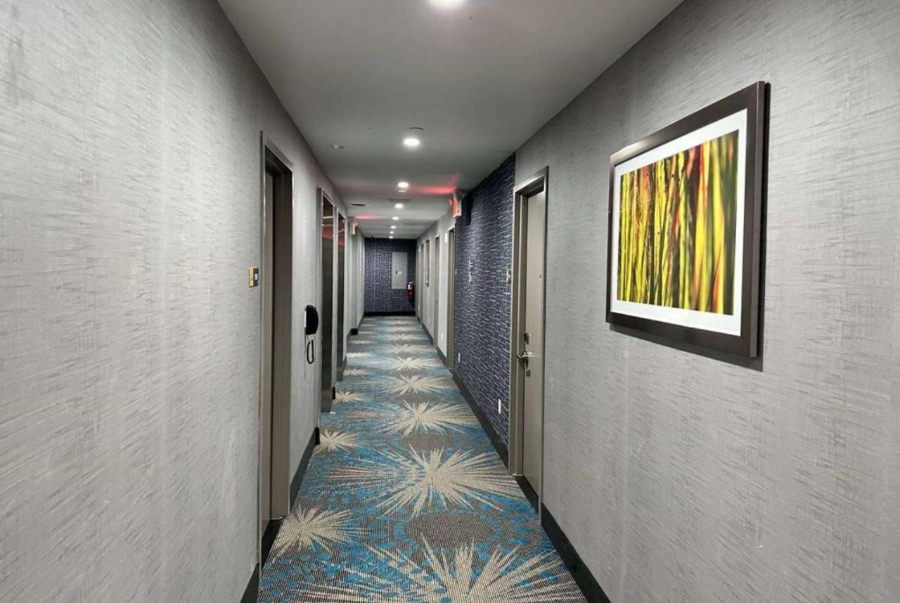 Days Inn By Wyndham Brooklyn Eastern Parkway Нью-Йорк Экстерьер фото